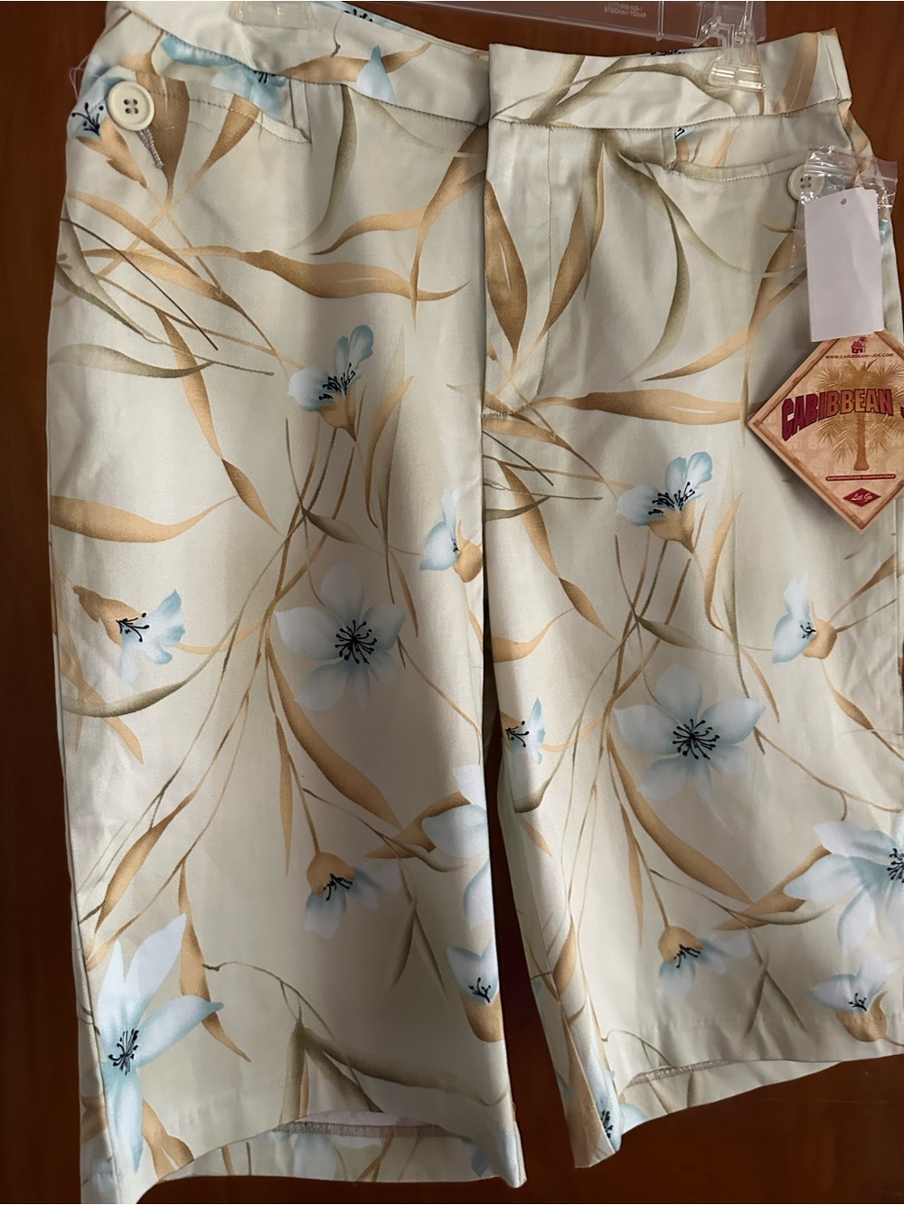 Caribbean Joe Women’s Size 12 Floral Bermuda Shorts Sea Grass NWT